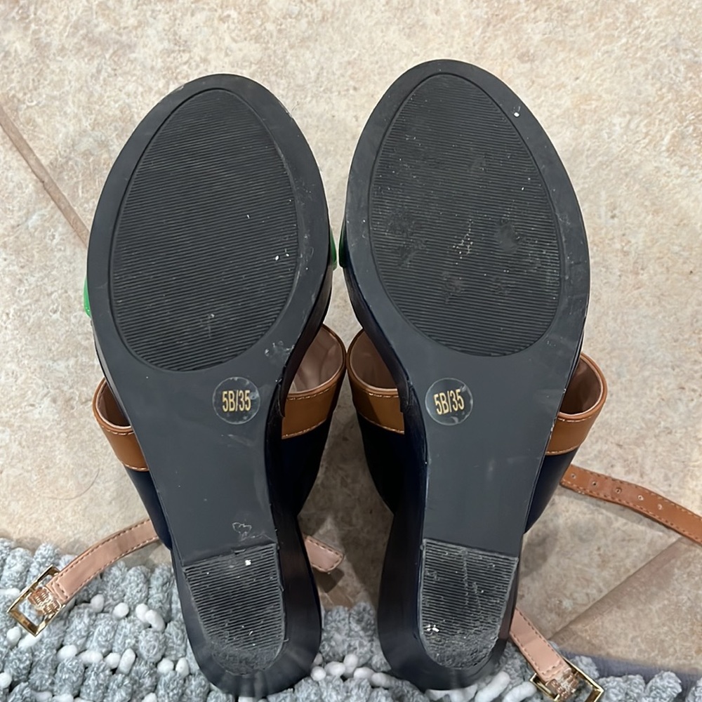 Sole Society navy and green wedge. Size 5 - Picture 5 of 5